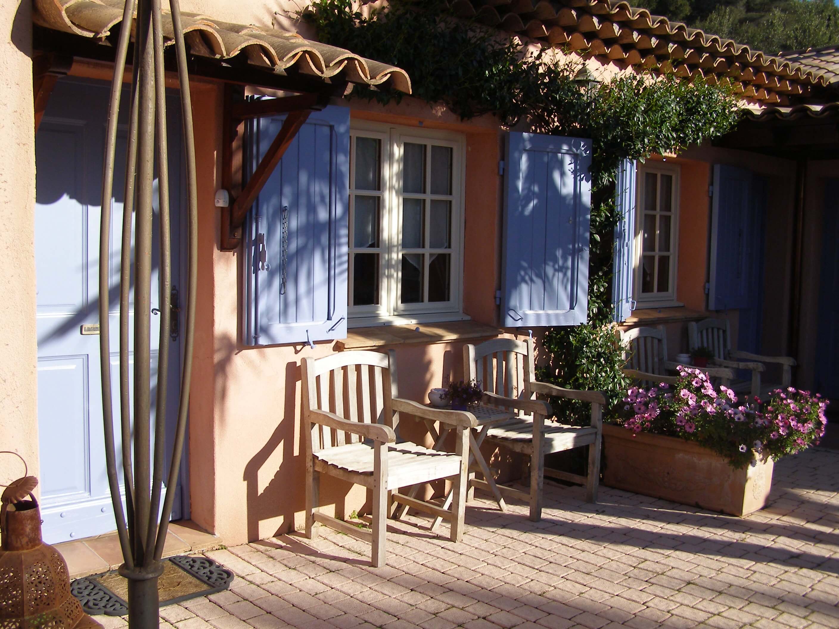 Zimmer mit Poolblick